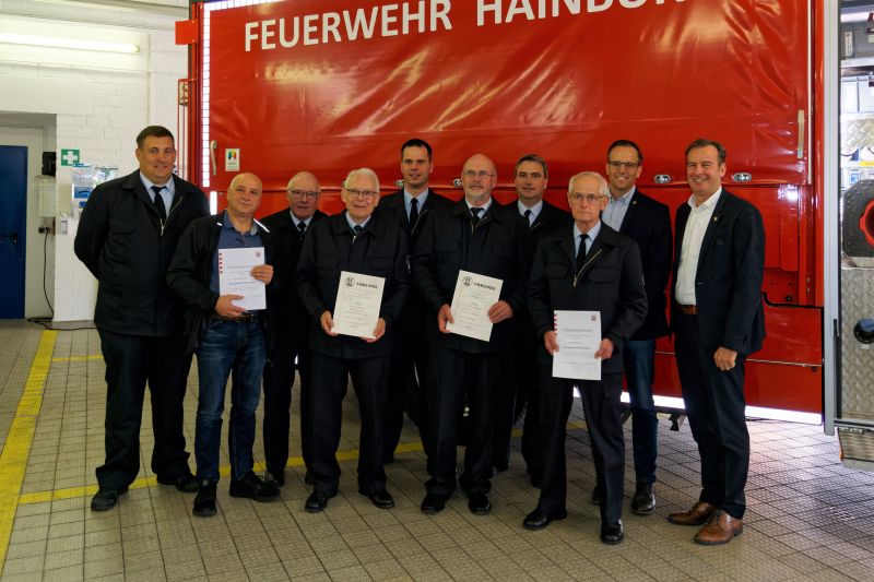 20221003fahrzeuguebergabe ehrungen