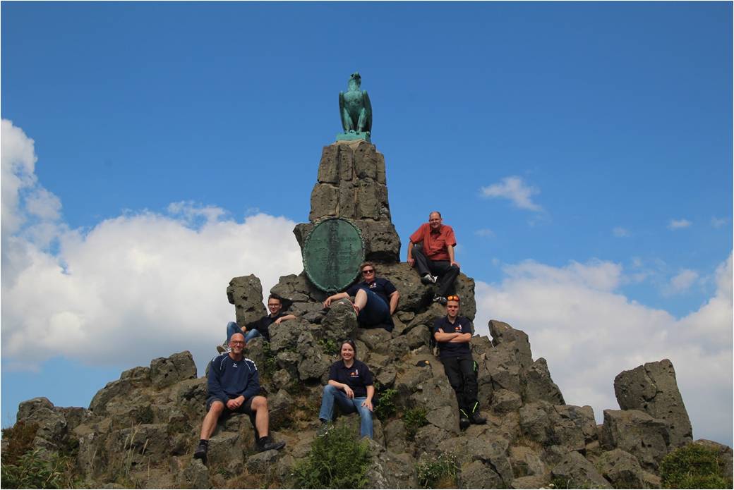 Gruppenbild Fliegerdenkmal