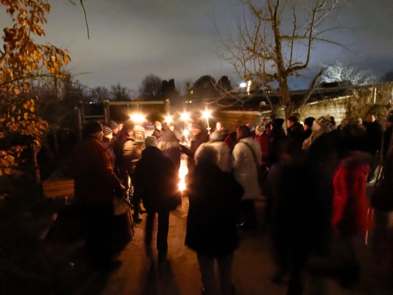 Lagerfeuer auf dem Obsthof Schneider